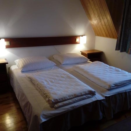 Hotel Bialy Dworek à Miedzyzdroje Extérieur photo