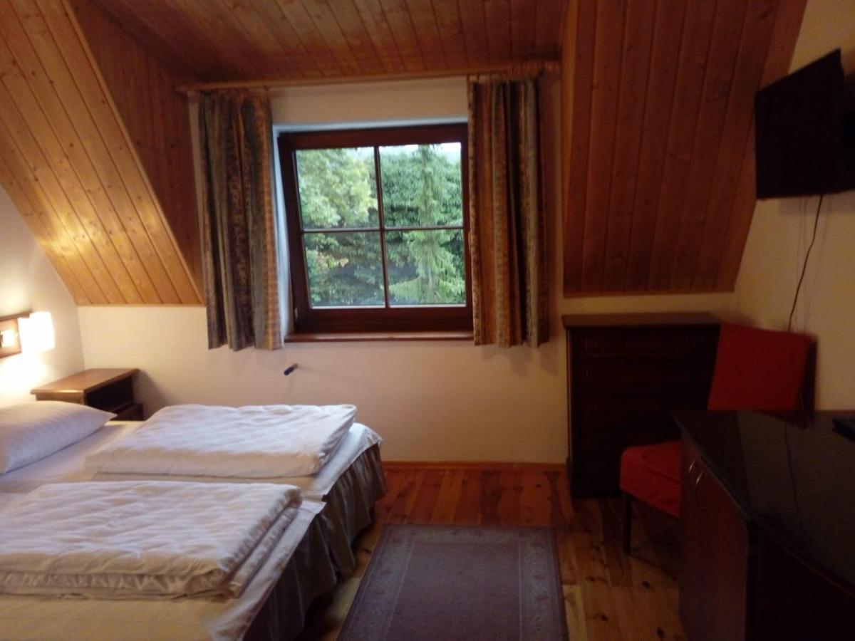 Hotel Bialy Dworek à Miedzyzdroje Extérieur photo