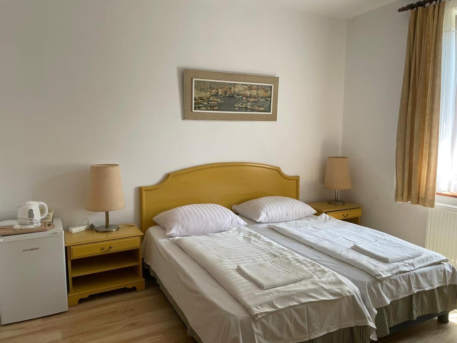 Hotel Bialy Dworek à Miedzyzdroje Extérieur photo